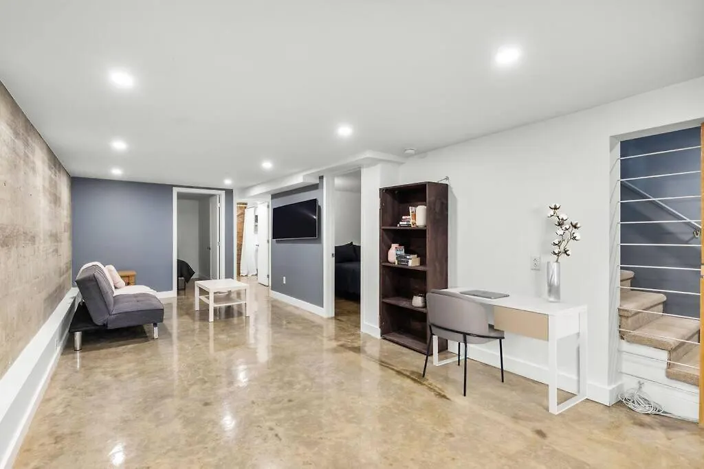 Apartment Spacious 3 Bedrooms/2 Bathrooms Condo In Montreal