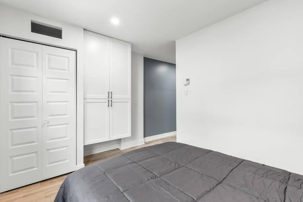 Spacious 3 Bedrooms/2 Bathrooms Condo In モントリオール アパート