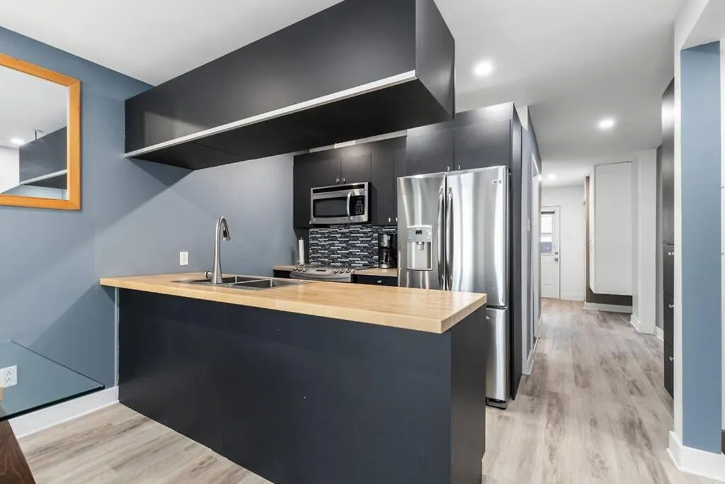 アパート Spacious 3 Bedrooms/2 Bathrooms Condo In モントリオール